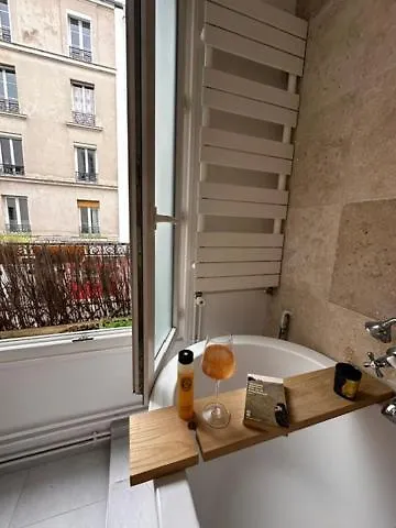 Art House Bastille 2 Bed W Balcony, 11eme Super Trendy Neighbourhood