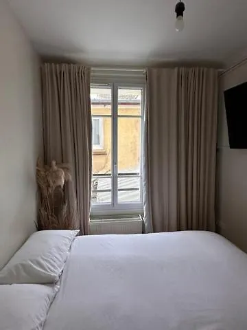 Art House Bastille 2 Bed W Balcony, 11eme Super Trendy Neighbourhood
