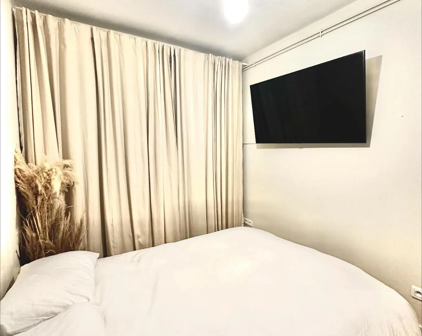 Art House Bastille 2 Bed W Balcony, 11eme Super Trendy Neighbourhood *