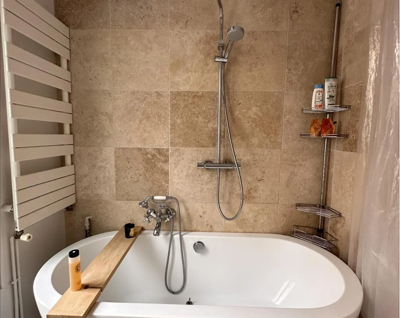 Art House Bastille 2 Bed W Balcony, 11eme Super Trendy Neighbourhood *