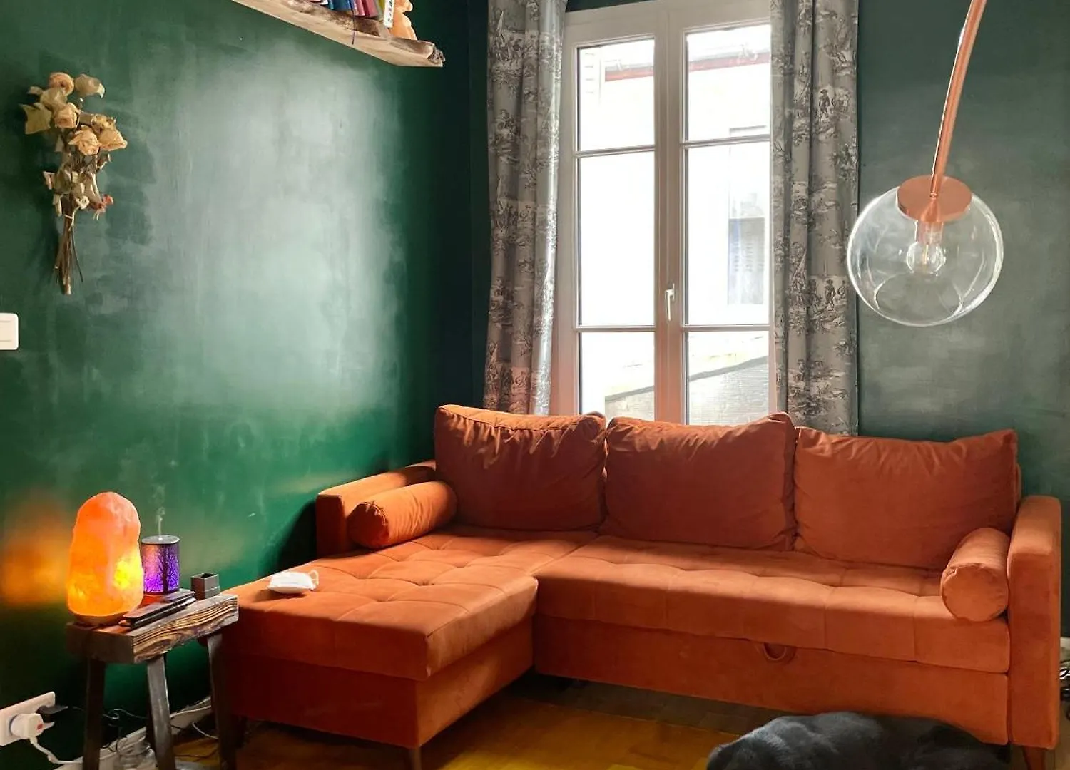 Art House Bastille 2 Bed W Balcony, 11eme Super Trendy Neighbourhood *